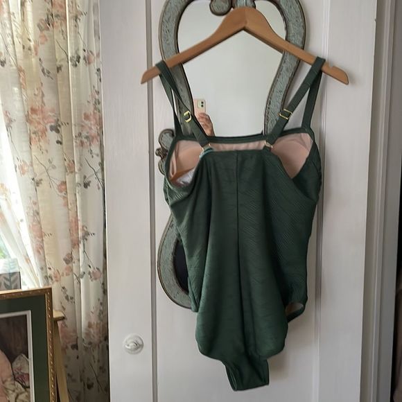 Kona Sol Women’s Green Puckered One Piece High Coverage Bathing Suit NEW 16W - Picture 13 of 14